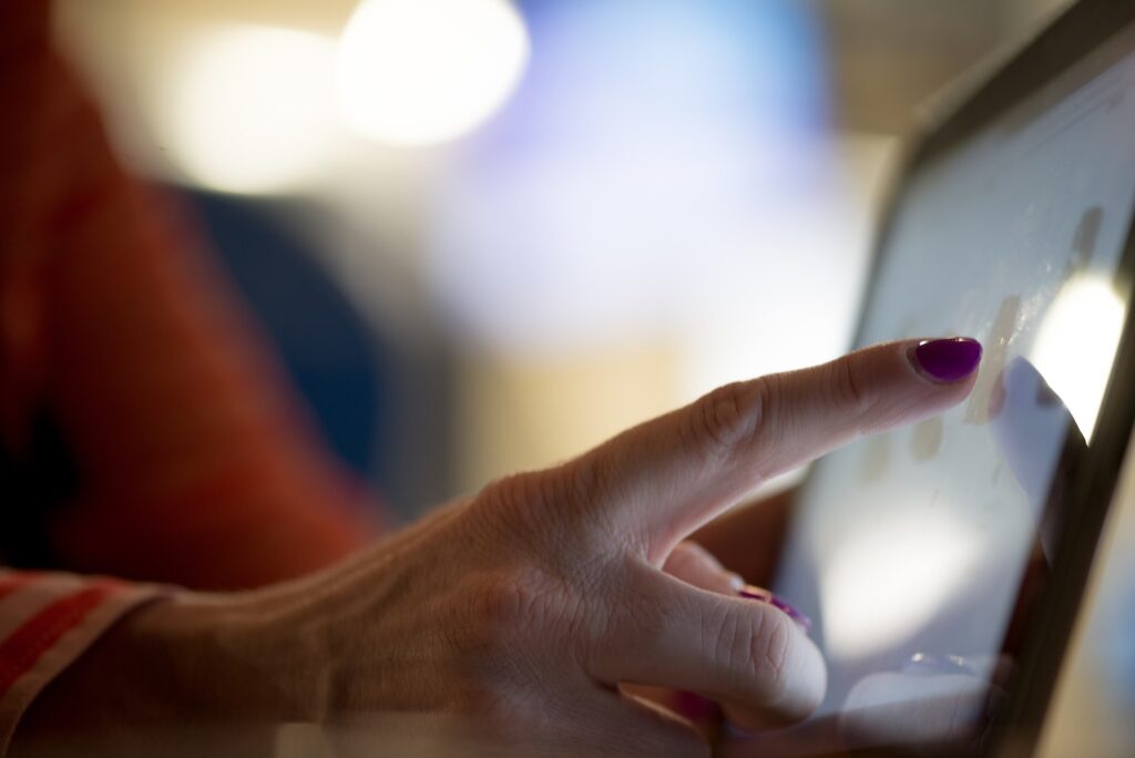 selective focus photography of person pointing at tablet computer saúde 4.0
